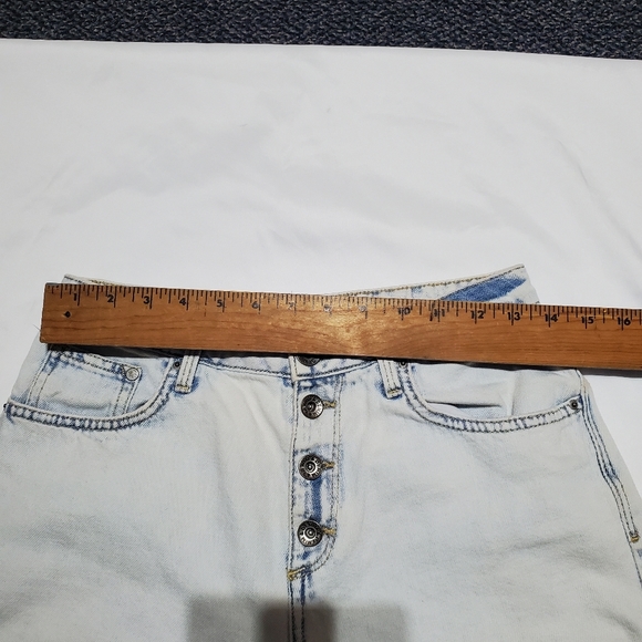 H&M Button Front Cuffed Shorts - Picture 6 of 8